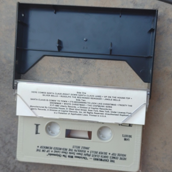 Vintage Alvin and the Chipmunks Christmas with the Chipmunks Tape - Picture 5 of 7